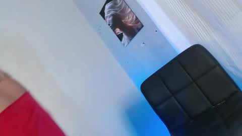 Snapshot of public_slut_cam chatting on April 2026 10:08:02 PM public_slut_cam online show from April 2026 10:08:02 PM