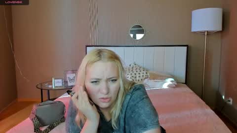 Snapshot of puffybun chatting on February 2025 07:49:01 AM puffybun online show from February 2025 07:49:01 AM