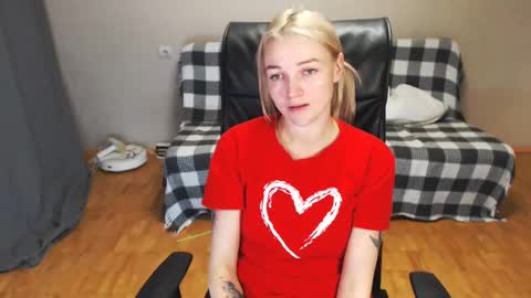 Polly online show from January 2025 12:01:02 PM