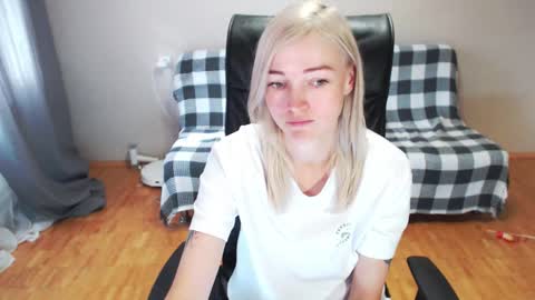 Polly online show from September 2025 04:34:02 AM