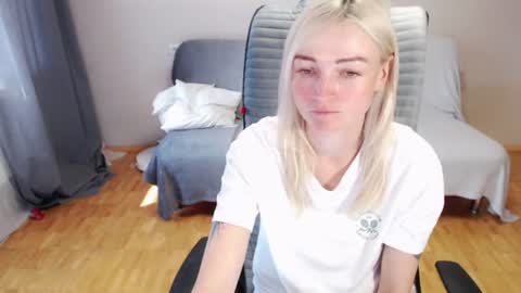 Polly online show from July 2026 04:52:02 AM