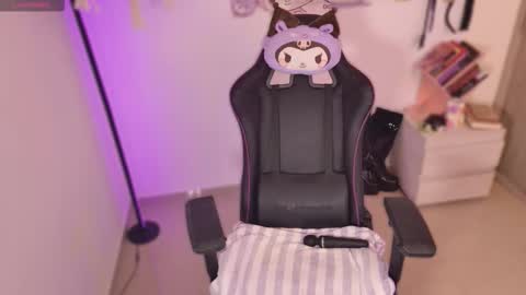 Snapshot of purple_ema chatting on January 2026 09:17:01 PM purple_ema online show from January 2026 09:17:01 PM