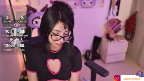 Snapshot of purple_ema chatting on February 2026 06:25:01 PM purple_ema online show from February 2026 06:25:01 PM