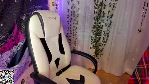 Snapshot of purple_mist chatting on October 2025 02:58:02 PM Sofia online show from October 2025 02:58:02 PM