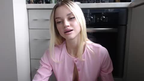 Milana online show from December 2024 11:00:01 AM