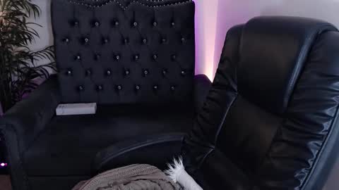 qt_luna18 online show from December 2024 08:18:01 PM