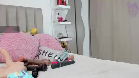 Snapshot of queen_antonella_oficial chatting on September 2025 02:39:02 PM QUEEN ANTONELLA online show from September 2025 02:39:02 PM