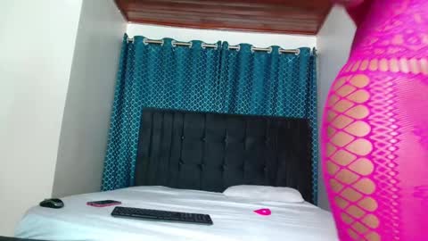 Queen armani online show from February 2025 11:56:02 PM