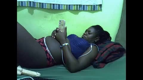 queen_diva01 online show from April 2026 09:39:33 PM