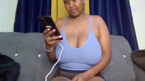 queen_doli online show from April 2026 06:39:01 PM