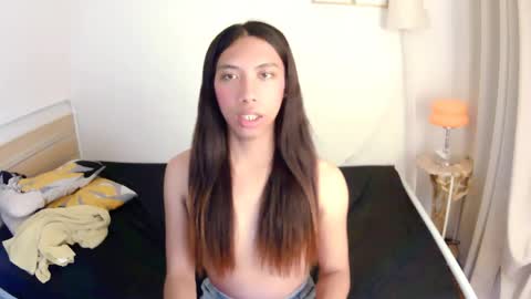 Snapshot of queen_gia chatting on April 2026 12:40:02 PM queen_gia online show from April 2026 12:40:02 PM