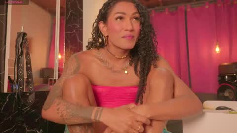Snapshot of queen_kamil chatting on May 2026 07:03:01 AM queen_kamil online show from May 2026 07:03:01 AM