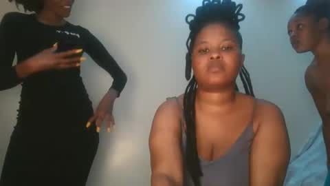 Snapshot of queen_kikih chatting on February 2026 02:32:02 PM Queen kikih online show from February 2026 02:32:02 PM