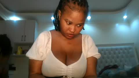 Snapshot of queen_kikih chatting on June 2026 01:08:02 AM Queen kikih online show from June 2026 01:08:02 AM