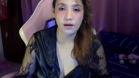 Snapshot of queen_kur chatting on December 2024 07:05:01 PM QueenHennessy online show from December 2024 07:05:01 PM