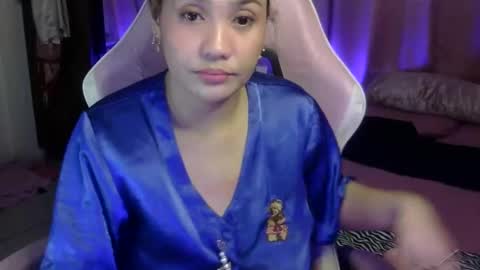 Snapshot of queen_kur chatting on February 2025 07:02:01 PM QueenHennessy online show from February 2025 07:02:01 PM