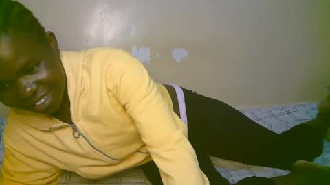 Snapshot of queen_latasha chatting on April 2026 07:01:01 PM queen_latasha online show from April 2026 07:01:01 PM