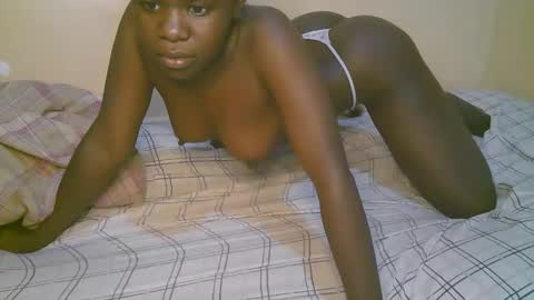 Snapshot of queen_latasha chatting on April 2026 08:14:02 PM queen_latasha online show from April 2026 08:14:02 PM