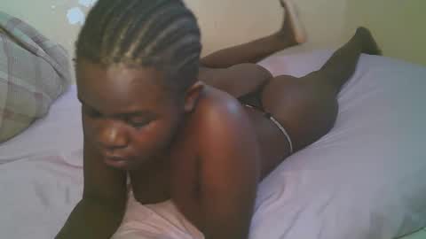Snapshot of queen_latasha chatting on April 2026 07:47:01 AM queen_latasha online show from April 2026 07:47:01 AM