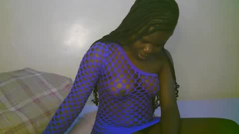 Snapshot of queen_latasha chatting on May 2026 06:19:02 AM queen_latasha online show from May 2026 06:19:02 AM