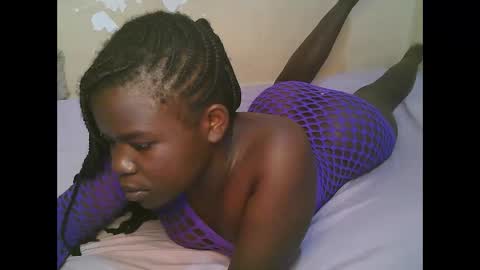 Snapshot of queen_latasha chatting on May 2026 08:21:01 AM queen_latasha online show from May 2026 08:21:01 AM