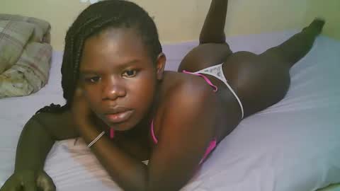 Snapshot of queen_latasha chatting on May 2026 05:12:01 AM queen_latasha online show from May 2026 05:12:01 AM