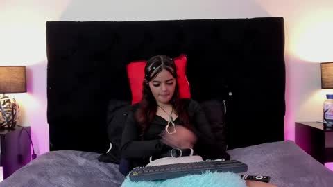 queen_misy online show from April 2026 08:39:01 PM