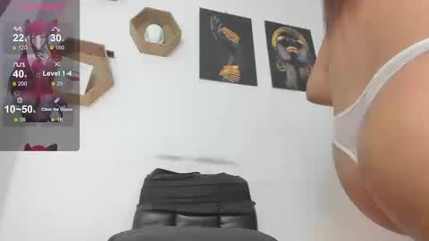 Snapshot of queen_natty chatting on September 2025 02:28:02 PM Natty brow online show from September 2025 02:28:02 PM