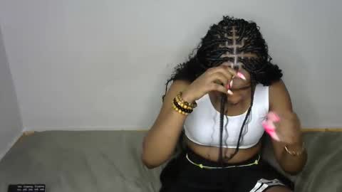 queen_polite online show from November 2025 07:05:02 PM