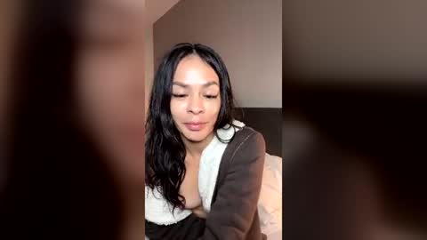 Snapshot of queen_reyna68 chatting on July 2026 05:32:01 AM queen_reyna68 online show from July 2026 05:32:01 AM