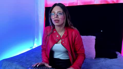 Valentina online show from September 2025 10:33:01 PM