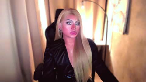 Snapshot of queenarthalia chatting on December 2024 11:47:01 AM ARTHA online show from December 2024 11:47:01 AM