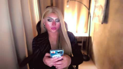 Snapshot of queenarthalia chatting on December 2024 01:55:02 PM ARTHA online show from December 2024 01:55:02 PM