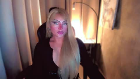 Snapshot of queenarthalia chatting on January 2025 07:44:02 PM ARTHA online show from January 2025 07:44:02 PM