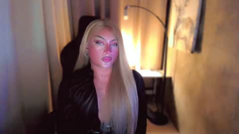 Snapshot of queenarthalia chatting on January 2025 08:42:01 PM ARTHA online show from January 2025 08:42:01 PM