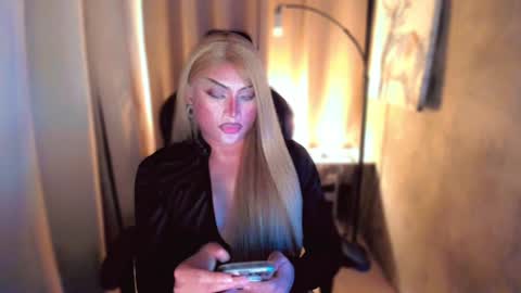 Snapshot of queenarthalia chatting on January 2025 07:05:01 PM ARTHA online show from January 2025 07:05:01 PM