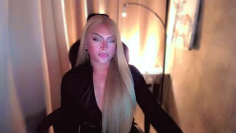 Snapshot of queenarthalia chatting on January 2025 10:22:02 PM ARTHA online show from January 2025 10:22:02 PM