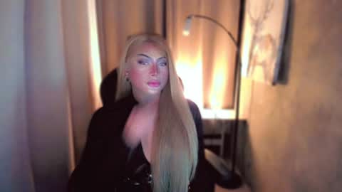 Snapshot of queenarthalia chatting on January 2025 07:18:01 PM ARTHA online show from January 2025 07:18:01 PM