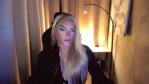 Snapshot of queenarthalia chatting on February 2025 07:49:01 PM ARTHA online show from February 2025 07:49:01 PM