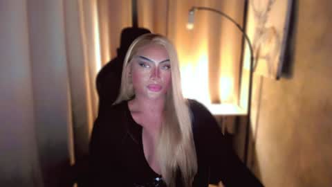 Snapshot of queenarthalia chatting on February 2025 10:52:02 PM ARTHA online show from February 2025 10:52:02 PM