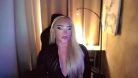 Snapshot of queenarthalia chatting on February 2025 09:31:02 PM ARTHA online show from February 2025 09:31:02 PM