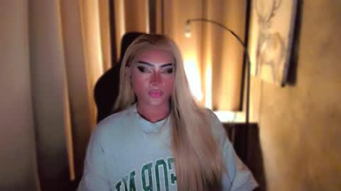 Snapshot of queenarthalia chatting on February 2025 09:45:02 AM ARTHA online show from February 2025 09:45:02 AM