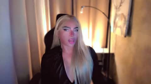 Snapshot of queenarthalia chatting on February 2025 06:52:01 PM ARTHA online show from February 2025 06:52:01 PM