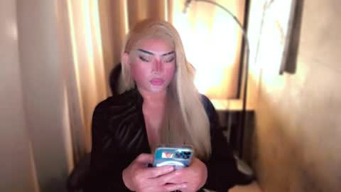 Snapshot of queenarthalia chatting on February 2025 06:10:02 AM ARTHA online show from February 2025 06:10:02 AM