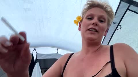 Snapshot of queenbeeangel chatting on March 2026 05:58:02 PM Angel online show from March 2026 05:58:02 PM