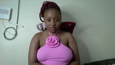 Snapshot of queenbeiby05 chatting on November 2025 08:25:02 PM queen online show from November 2025 08:25:02 PM