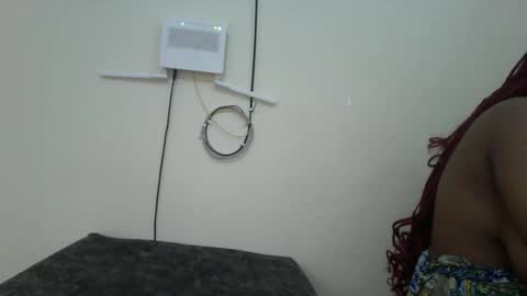 Snapshot of queenbeiby05 chatting on November 2025 06:01:02 PM queen online show from November 2025 06:01:02 PM