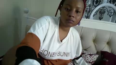 Snapshot of queenbeiby05 chatting on November 2025 12:32:01 AM queen online show from November 2025 12:32:01 AM