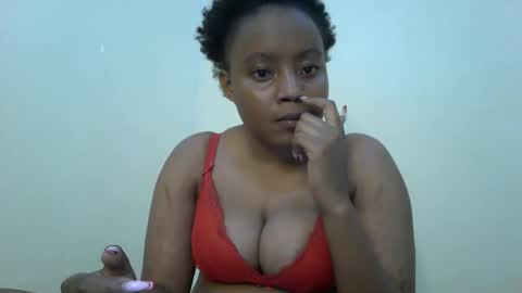 Snapshot of queenbeiby05 chatting on January 2026 02:36:02 AM queen online show from January 2026 02:36:02 AM