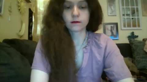 queencrimsonlvx online show from April 2026 11:59:02 AM